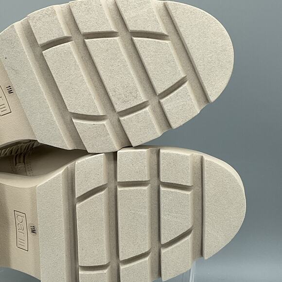 NEW Bar III Women’s Leather Chelsea Ankle Boots Ivory Size 11M - Picture 10 of 10